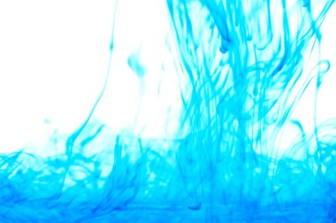  su üzerinde beyaz izole mürekkep 