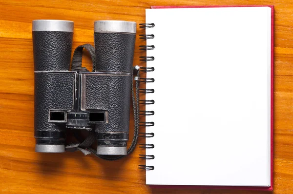 Vintage dalekohled a notebook — Stock fotografie