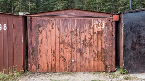 Puertas de garaje oxidadas —  Fotos de Stock