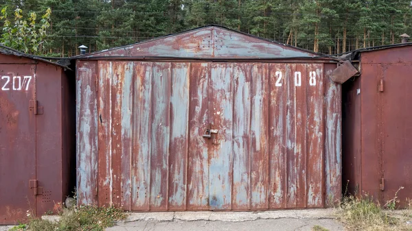 Puertas de garaje oxidadas —  Fotos de Stock