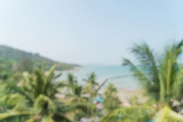 Ahşap köprü deniz doğa manzarasıyla'arka plan bulanık