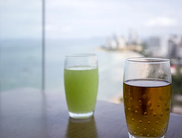 Elma suyu ve guava suyu Manzaralı