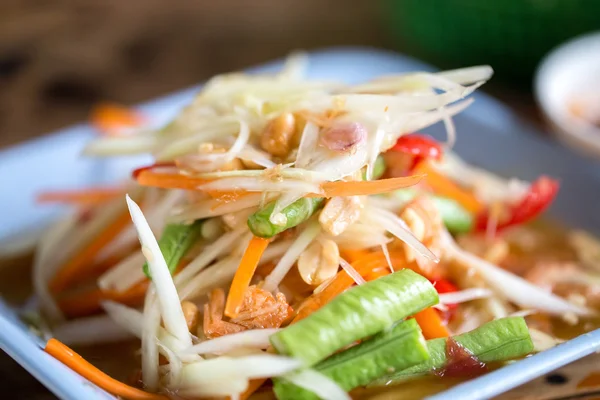 Zoom salada de mamão Tailândia chamada de comida "som tum Thai " — Fotografia de Stock