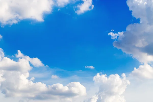 Mavi gökyüzü arkaplanı