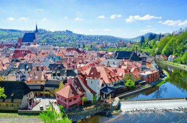 Panoramik hava görünümünü, tarihi merkezi, Cesky Krumlov, Çek Cumhuriyeti. Bahar ya da yaz manzara.