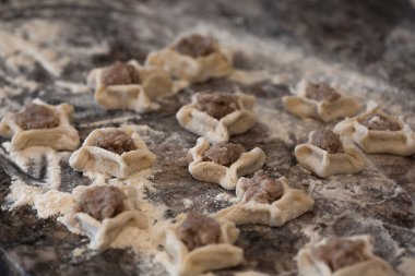 Tablodaki yıldız hamur tatlısı