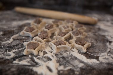 Tablodaki yıldız hamur tatlısı