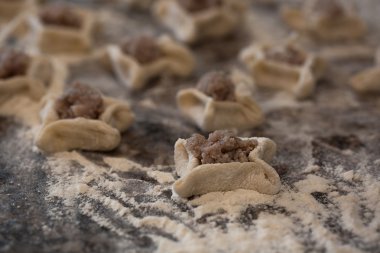 Tablodaki yıldız hamur tatlısı