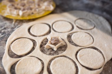 Tablodaki yıldız hamur tatlısı