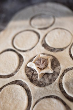 Tablodaki yıldız hamur tatlısı