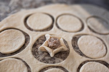 Tablodaki yıldız hamur tatlısı