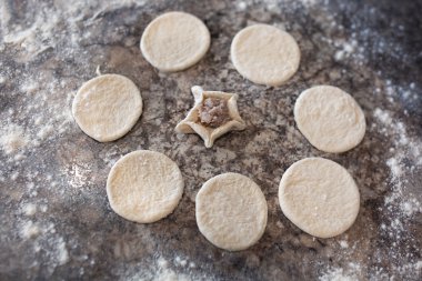 Tablodaki yıldız hamur tatlısı