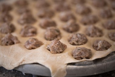 İçinde ev yapımı hamur tatlısı