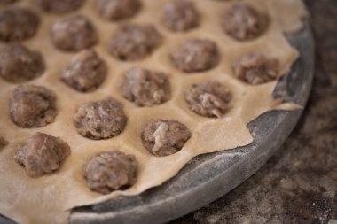 İçinde ev yapımı hamur tatlısı