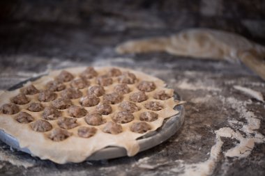 İçinde ev yapımı hamur tatlısı