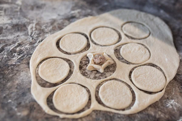 Tablodaki yıldız hamur tatlısı