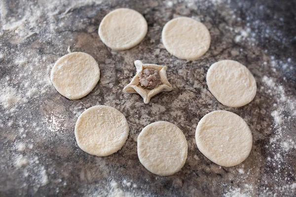 Tablodaki yıldız hamur tatlısı