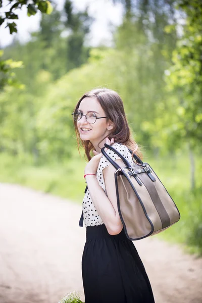 Girl walking in the forest — Stock Photo, Image