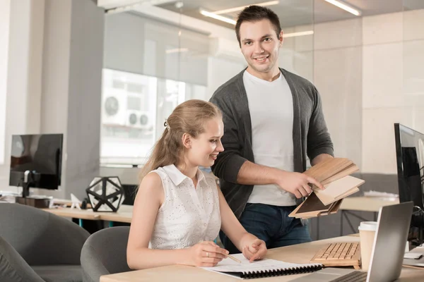 Architekt-Designer im Büro — Stockfoto