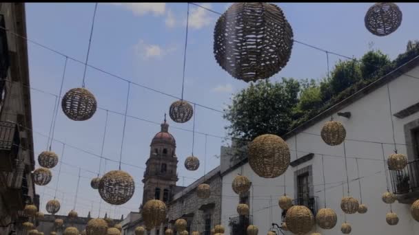 Beco Com Igreja Segundo Plano Cidade Colonial Mexicana Morelia México — Vídeo de Stock