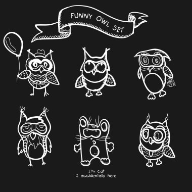 Komik baykuşlar basit elle çizilmiş karikatür vektör set