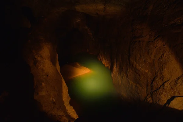 동굴에서 지 하 호수 — 스톡 사진
