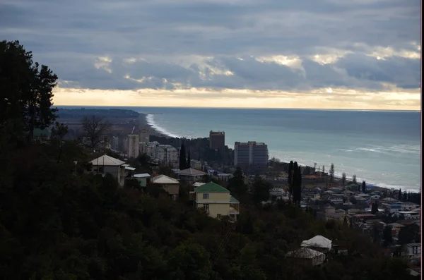 Ciudad cerca de un mar — Foto de Stock