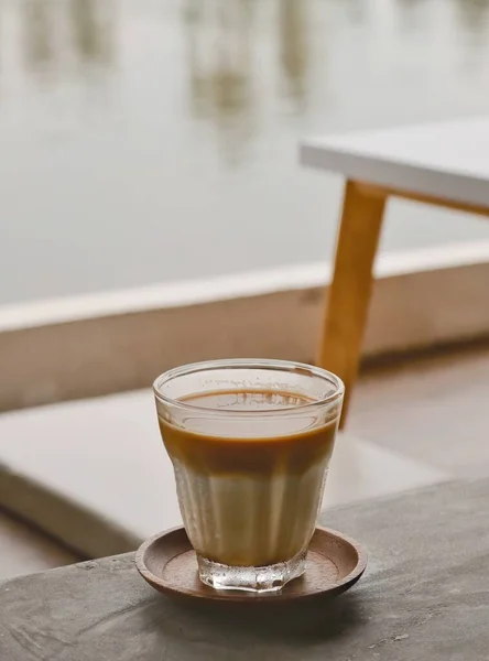 Caffè Sporco Ghiacciato Sul Tavolo Legno Tono Vintage — Foto Stock