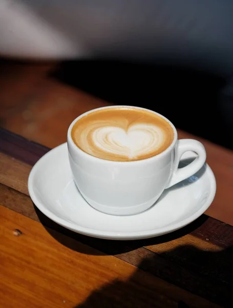 Café Quente Arte Latte Caneca Branca — Fotografia de Stock