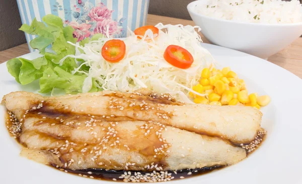 Dolly balık biftek ve pirinç