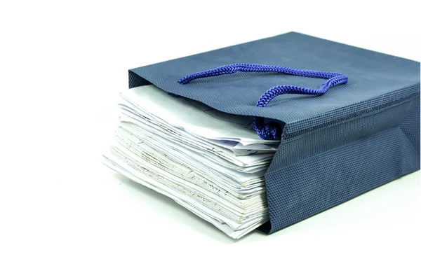 Mavi çanta belgelerde yığını