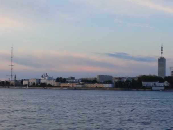 아르한겔스크의 북부 강 보기. — 비디오