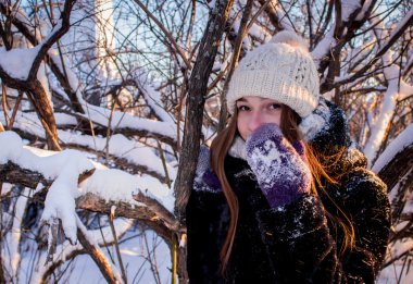 Güzel kız bir mitten ile Arkhangelsk, kuzeye kaplı