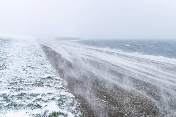 Schneesturm auf einem Seedeich in Den Helder, Holland, Niederlande — Stockfoto