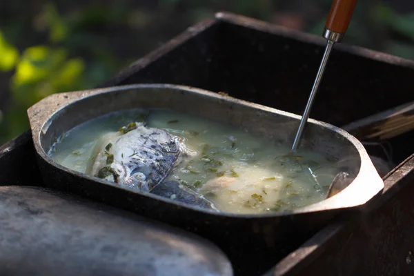 Zupa rybna "uha" na ogień — Zdjęcie stockowe
