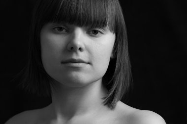 siyah bir arka plan üzerinde siyah beyaz portre