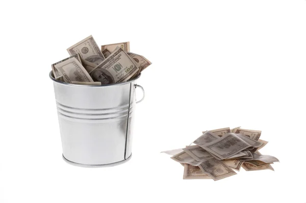 metal bir kova dolar