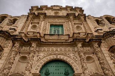Peru 'daki Cajamarca' dan Santa Catalina Katedrali 'nin cephesi