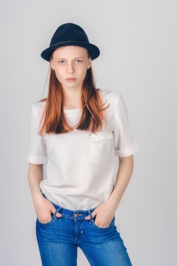 Beyaz güzel zencefil kız