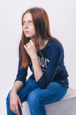 Çene karşı beyaz genç kız 