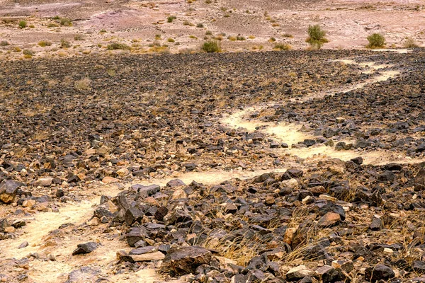 Negev Çölü 'ndeki Ramon Krateri' ndeki Marangoz Tepesi veya HaMinsara, İsrail.
