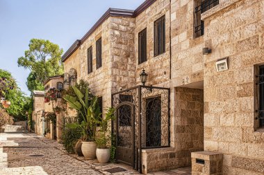 Kudüs, İsrail - 12 Haziran 2021: Yemin Moshe ilçesindeki eski evler, Kudüs, İsrail.