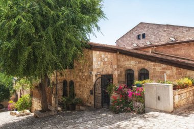 Kudüs, İsrail - 12 Haziran 2021: Yemin Moshe ilçesindeki eski evler, Kudüs, İsrail.