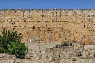 Kudüs, İsrail - 17 Nisan 2021: Eski Kudüs 'teki Huldah Kapısı. Kapılar tapınağın güney duvarına kuruldu ve Tapınak Tepesi 'ne giriş izni verildi..