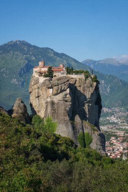 Meteora, Yunanistan - 03 Mayıs 2024: Yunanistan 'daki Meteora Manastırı Dağ Manastırı.