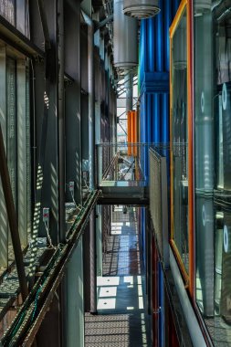 Geometrik Desenlerle Modern Endüstriyel İçişleri.