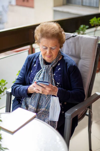SENIOR WITH MOBILE PHONE