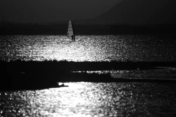 Windsurfing Morzu Mniej — Zdjęcie stockowe