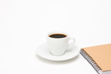 Defterli bir fincan kahve.