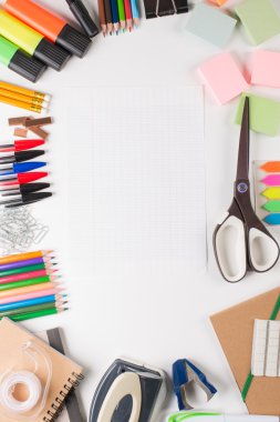 kağıt ile okul donanımları